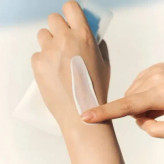 کرم ضد آفتاب بی رنگ اسکین 1004 سنتلا مدل ماداگاسکار SPF50 مناسب انواع پوست حجم 50 میلی لیتر